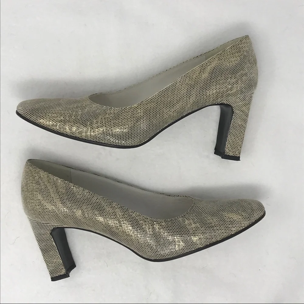 Stuart Weitzman Mid Heel Leather Slip On Pump Size 7 - Picture 3 of 8
